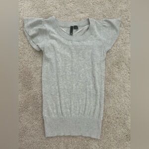 Women’s ruffled short sleeved gray shirt in size 2